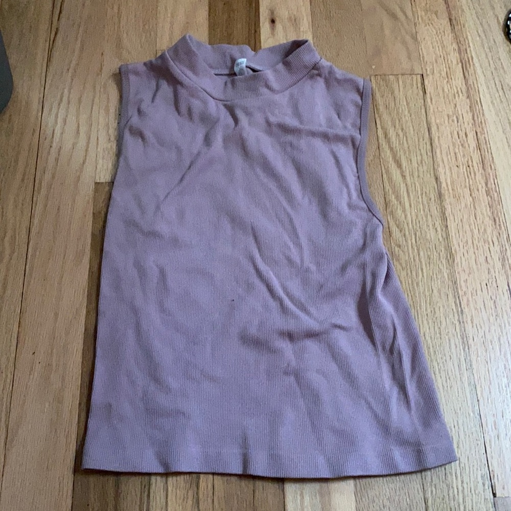 Sleeveless light purple tank
